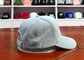 Thời trang thể thao Dad Hats Tùy chỉnh màu xám đậm Khăn vải da Patch Logo đường cong