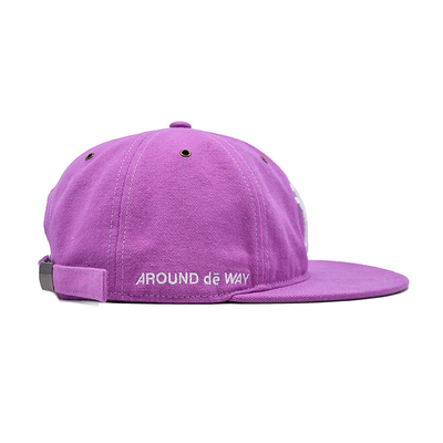 Mũ Snapback màu hồng có cạnh phẳng với tự đóng vải và logo thêu 3D