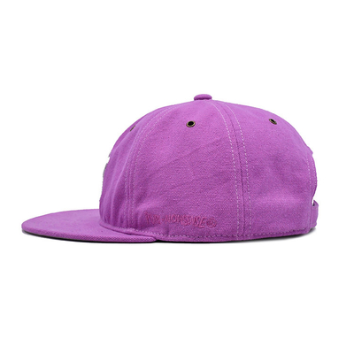 Mũ Snapback màu hồng có cạnh phẳng với tự đóng vải và logo thêu 3D