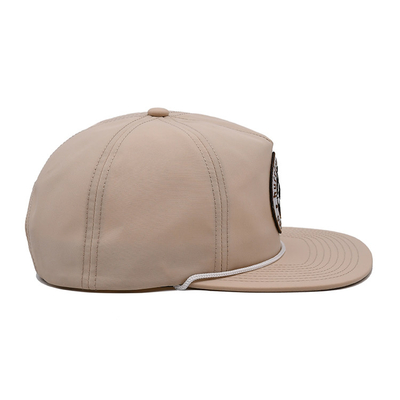 Mũ Snapback nhẹ, dễ thở, với nút đóng bằng nhựa và miếng dán thêu