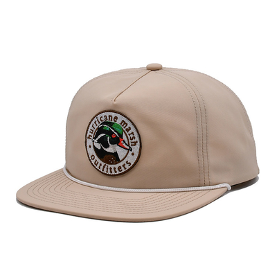 Mũ Snapback nhẹ, dễ thở, với nút đóng bằng nhựa và miếng dán thêu