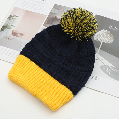 Mũ mùa thu mùa đông phù hợp đan đan Skully Thời trang ấm áp với Pompom Fur Pom Pom Pom Cho phụ nữ hai màu thời trang Beanie