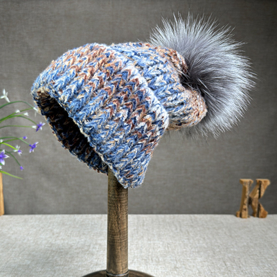 2024 Mũ mới Phụ nữ Mũ đan Cashmere Mùa thu / Mùa đông Lông cáo Mũ Pompom Mũ cong cạnh màu bảo vệ Mũ tai