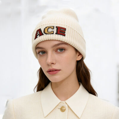 Mũ mũ lông có thể tùy chỉnh cung cấp cách điện tự nhiên và trông cổ điển hoàn hảo cho bộ sưu tập quần áo mùa đông